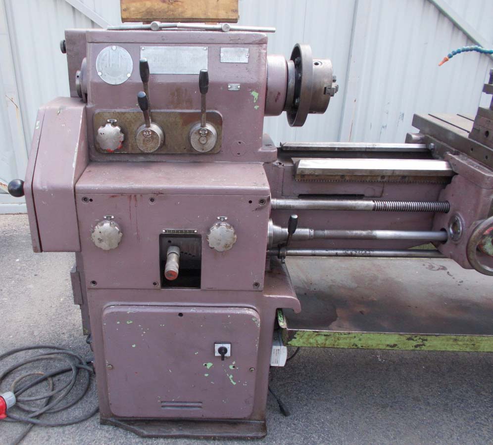 Фото токарно-гвинторізного верстата TUE-40 Фото токарно-гвинторізного верстата TUE-40